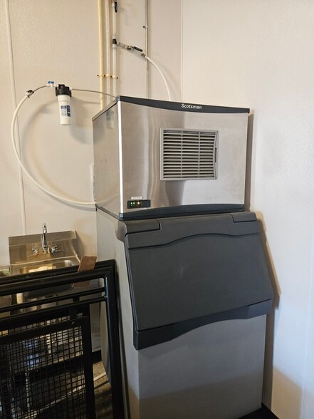 More Photos Of 2606 Fairfield Ave S, Saint Petersburg Light Manufacturing For Lease