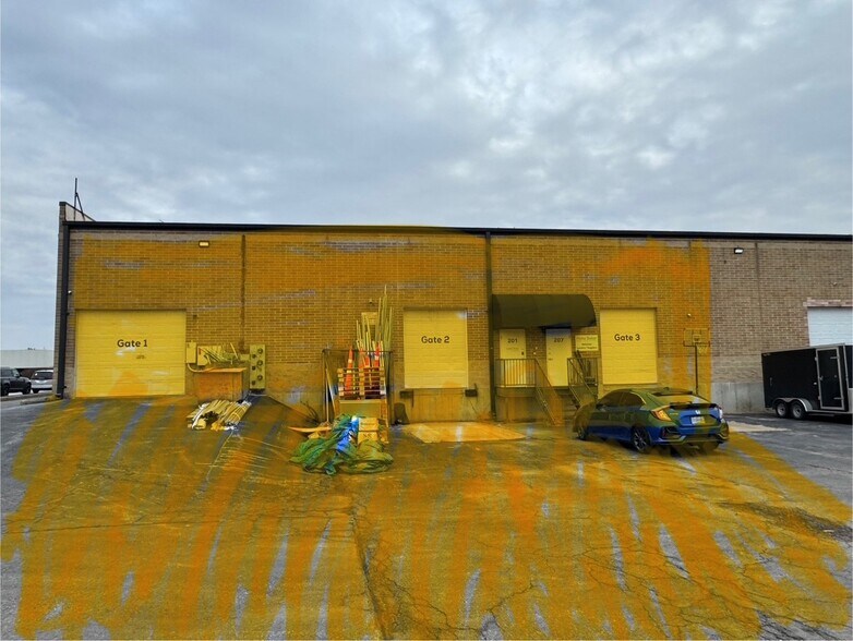 More Photos Of 201-205 Hughes Ln, Saint Charles Industrial For Lease