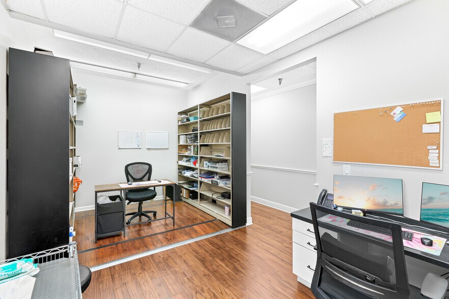 More Photos Of 4701 Manatee Ave, Bradenton Medical For Sale