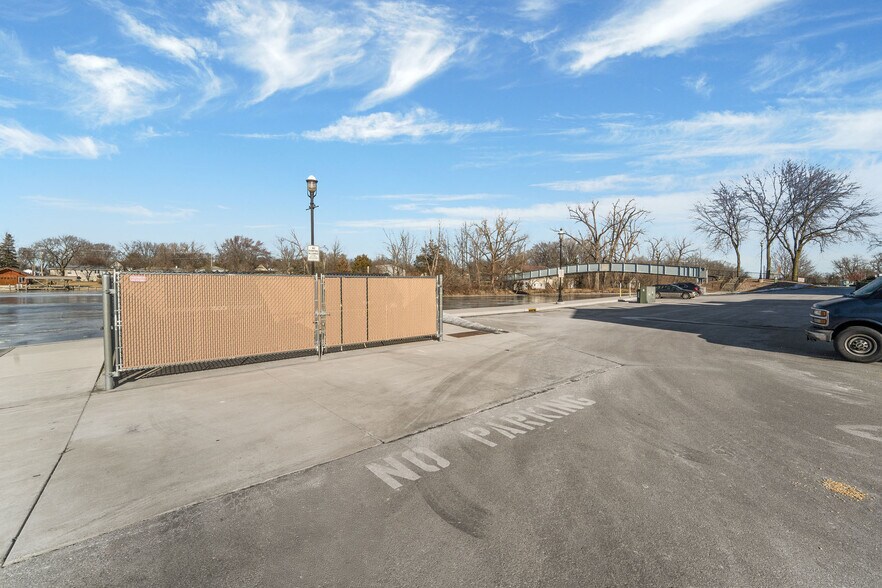 More Photos Of 127 W Main St, Omro Storefront Retail Office For Sale