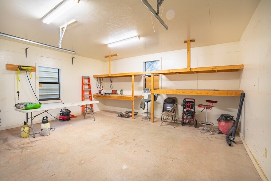 More Photos Of 315 Roy St, Kerrville Warehouse For Sale