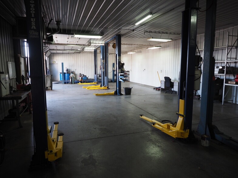 More Photos Of 9430 N Karen Dr, Mooresville Light Distribution For Lease