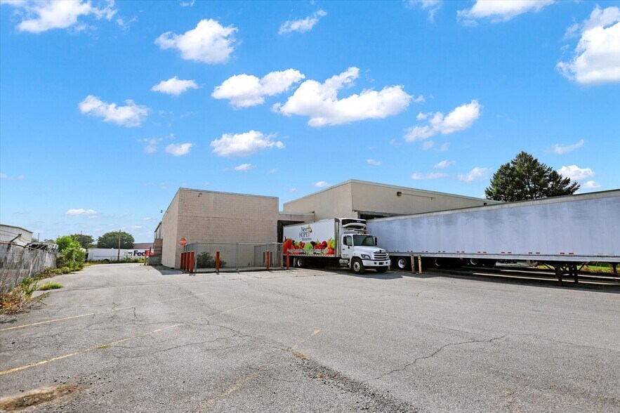 More Photos Of 457 E North St, Carlisle Flex For Sale