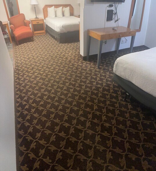 More Photos Of 3040 5th Ave S, Fort Dodge Hotel For Sale