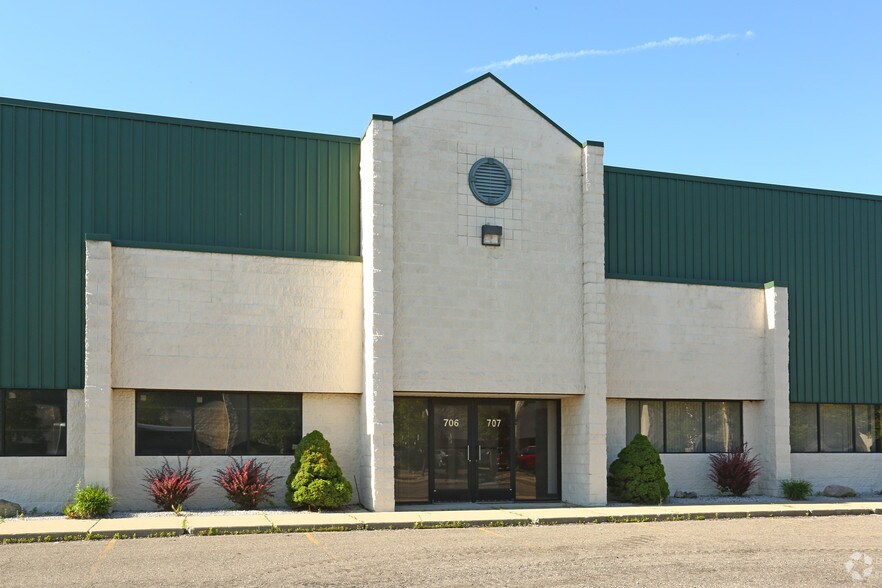 More Photos Of 26000 Northline Commerce Dr, Taylor Warehouse For Lease