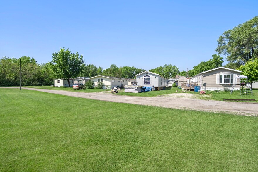 More Photos Of 109 S Pearl St, Atkinson Manufactured Housing Mobile Home Park For Sale