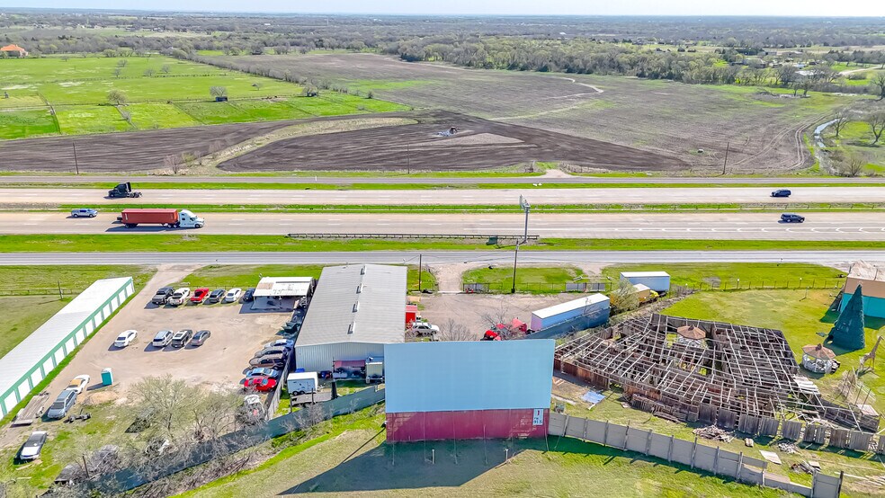More Photos Of 5305 N Interstate Highway 45, Ennis Manufacturing For Sale