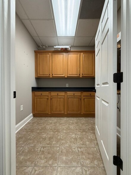 More Photos Of 4913 Summer Oak Dr, Buford Light Manufacturing For Lease