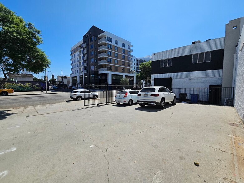 More Photos Of 1333 S Hill St, Los Angeles Warehouse For Lease
