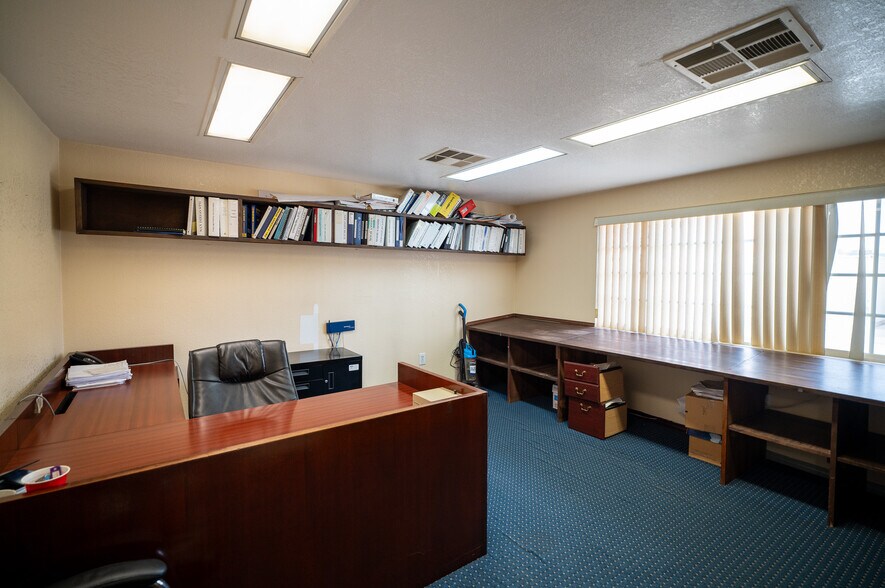 More Photos Of 2023 S Bon View Ave, Ontario Contractor Storage Yard For Sale