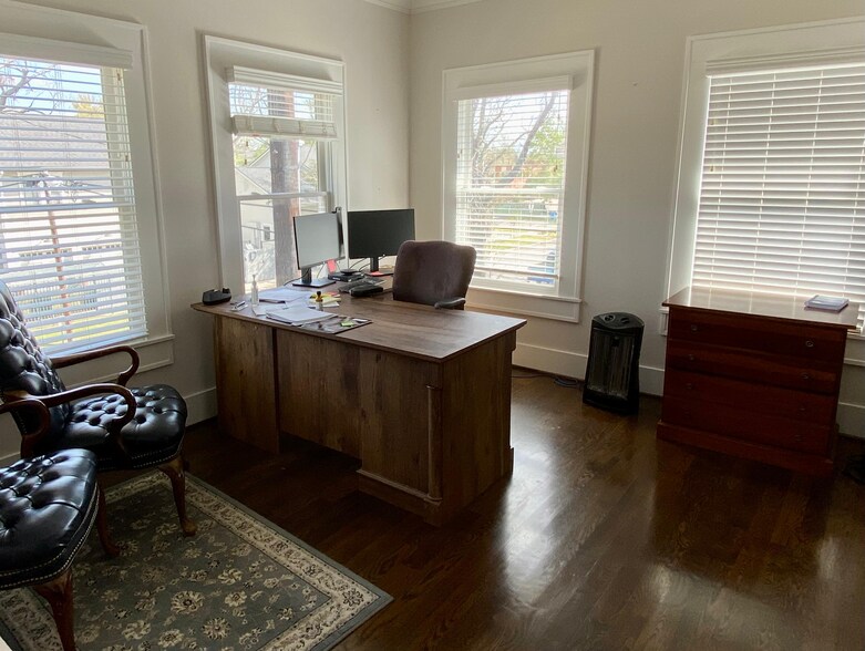 More Photos Of 848 Heights Blvd, Houston Office For Sale