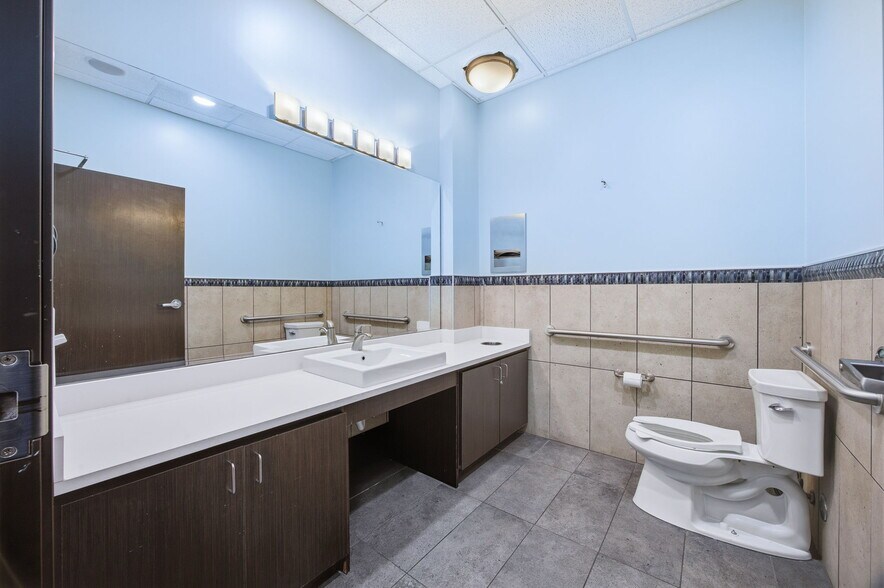 More Photos Of 4010 Sandy Brook Dr, Round Rock Medical For Sale