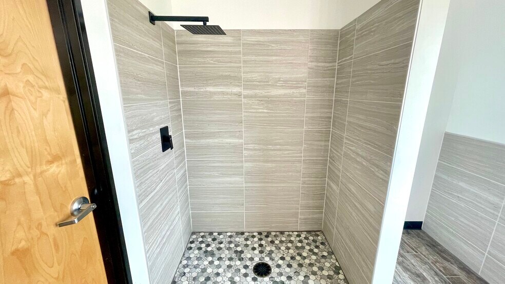 More Photos Of 7637 FM 3009, Schertz Light Distribution For Sale