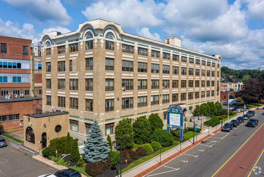 Primary Photo Of 225 N Main St, Bristol Coworking Space