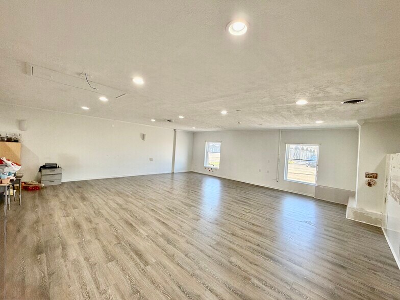 More Photos Of 2131 E 54th St, Indianapolis Office For Sale