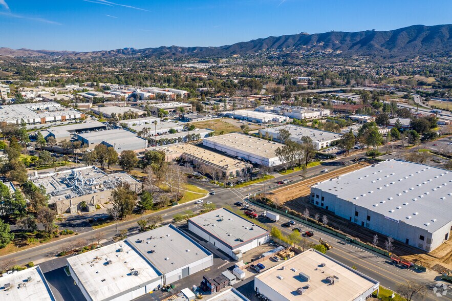 More Photos Of 810 Lawrence Dr, Thousand Oaks Research And Development For Lease