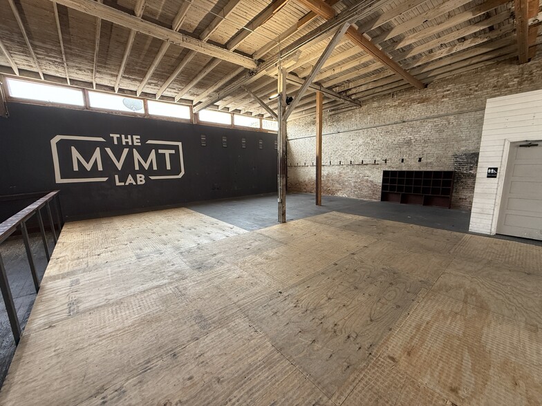 More Photos Of 109 W Walnut St, Denton Storefront For Lease