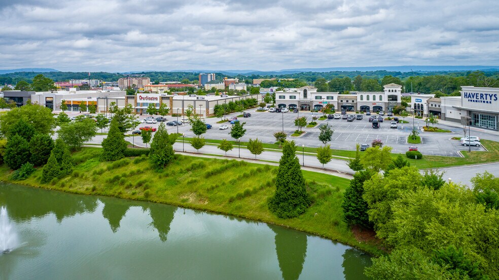 More Photos Of 7201 Shallowford Rd, Chattanooga Unknown For Lease