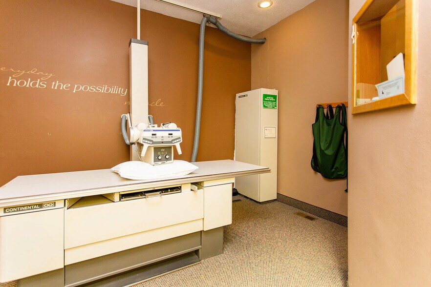 More Photos Of 1263 Bennett Ave, Burley Medical For Lease