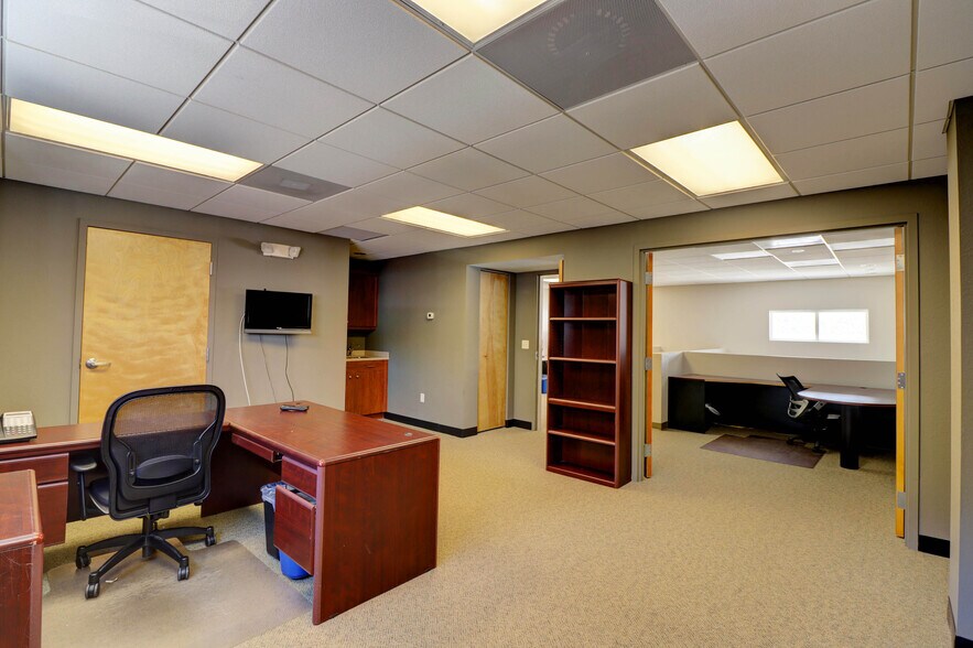 More Photos Of 1605 Hendry St, Fort Myers Office For Sale