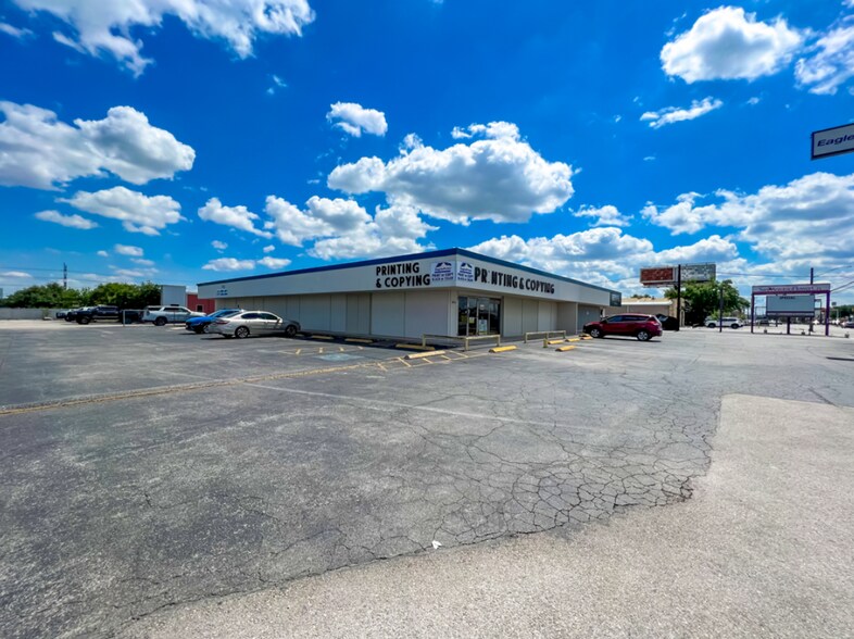 More Photos Of 8934 Broadway St, San Antonio Freestanding For Lease