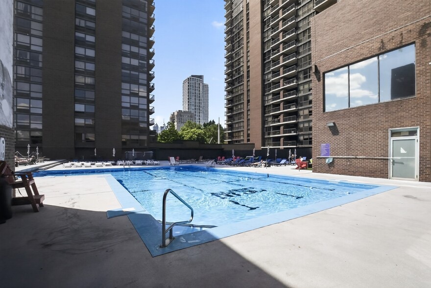 More Photos Of 220-250 S 5th St, Philadelphia Health Club For Sale