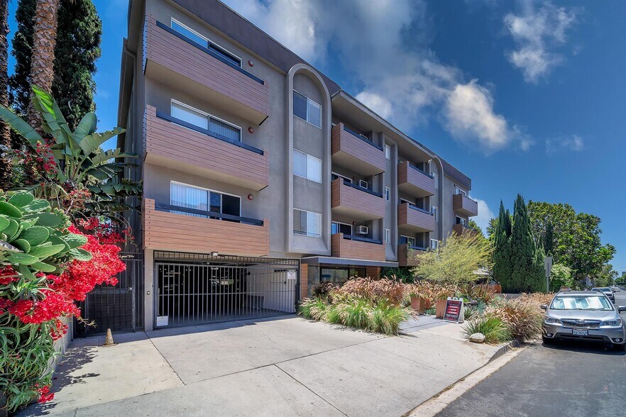 More Photos Of 1320 N Sycamore Ave, Los Angeles Apartments For Sale