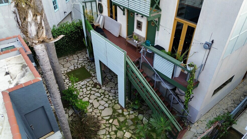 More Photos Of 558 San Juan Ave, Venice Apartments For Sale