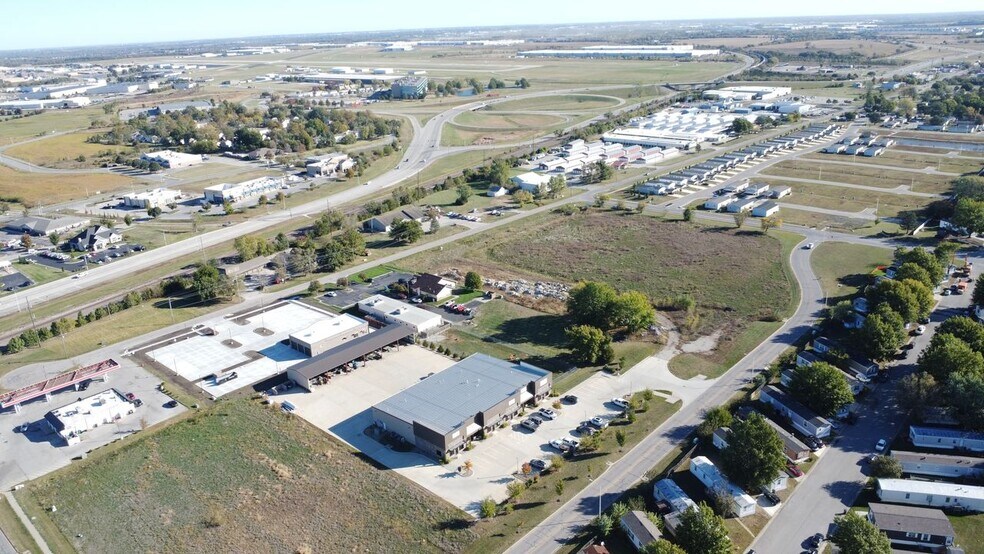 More Photos Of 912-922 E Warren St, Gardner Industrial For Lease