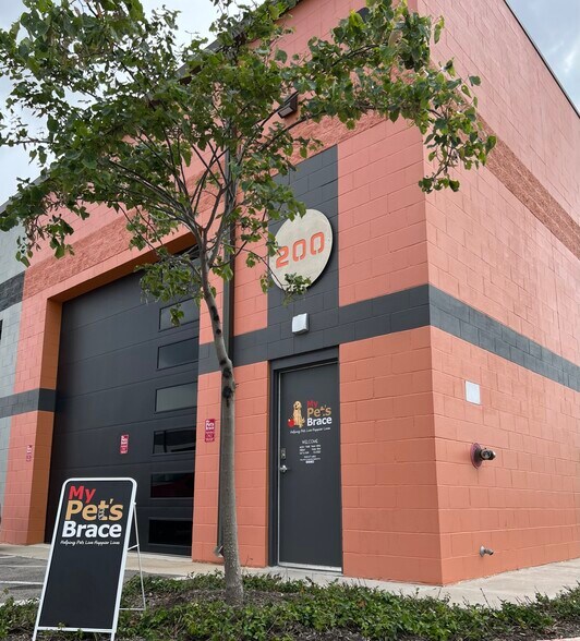 More Photos Of 2100 Double Creek Dr, Round Rock Warehouse For Lease