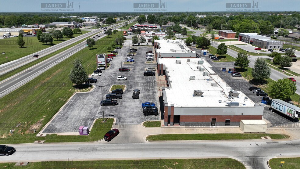 More Photos Of 701-703 N McCroskey St, Nixa Unknown For Lease