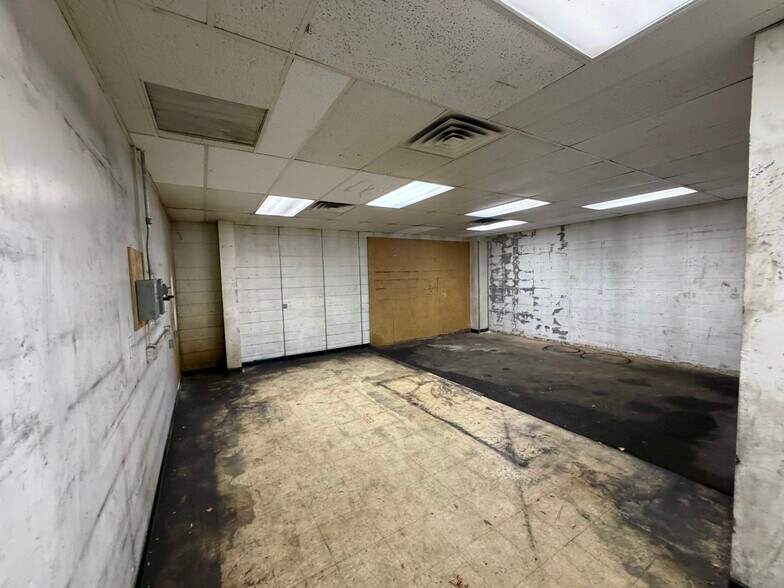 More Photos Of 7999 Wadsworth Blvd, Arvada Auto Repair For Lease