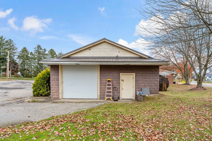 More Photos Of 180 Butler Rd, Saxonburg Restaurant For Sale