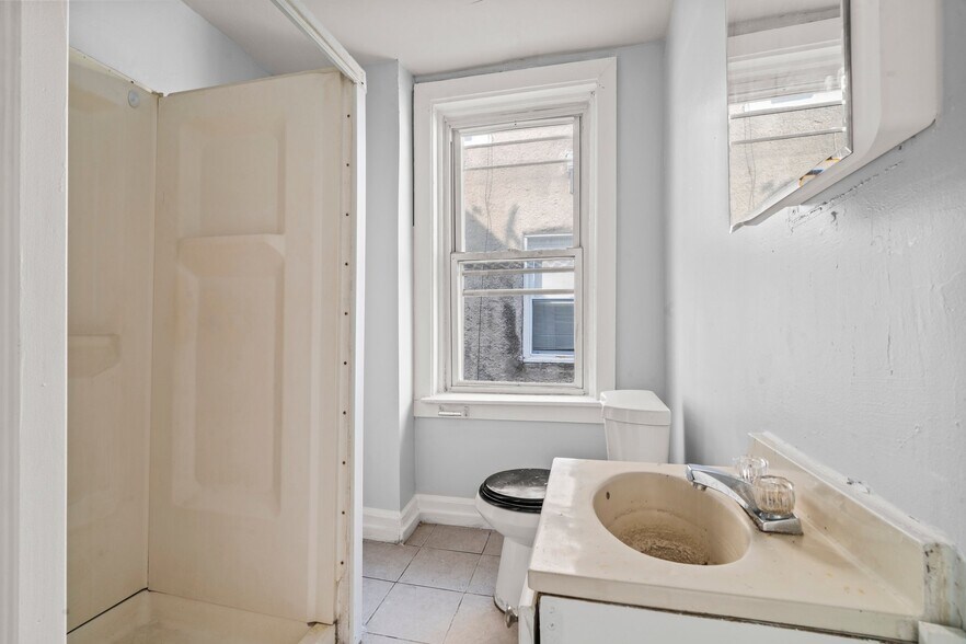 More Photos Of 129-131 E Roosevelt Blvd, Philadelphia Apartments For Sale