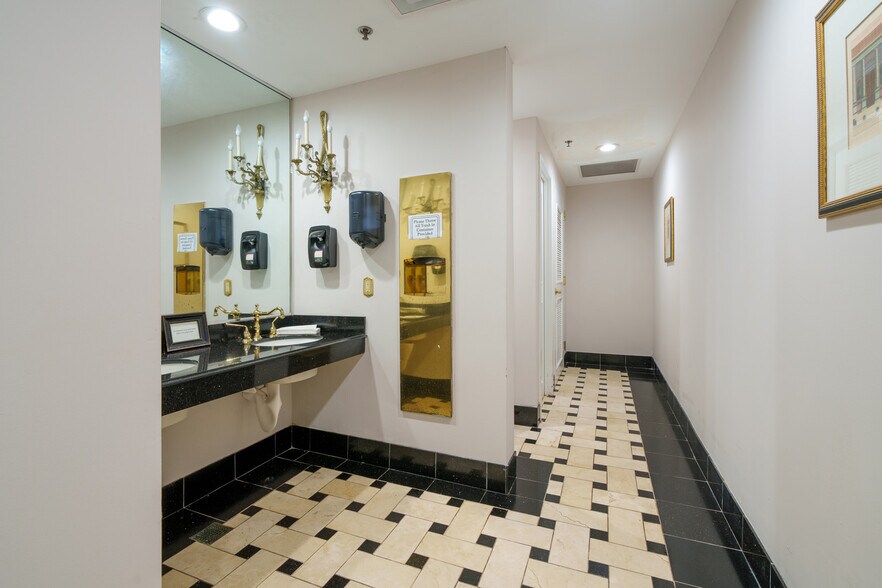More Photos Of 425 Country Club Dr, Stockbridge Healthcare For Sale