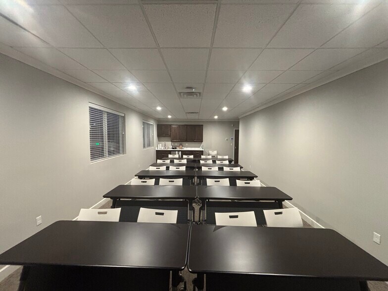 More Photos Of 4809 E 89th St S, Tulsa Office For Sale