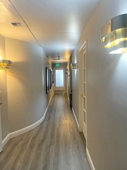 More Photos Of 3175 Riverside Blvd, Sacramento Office For Sale