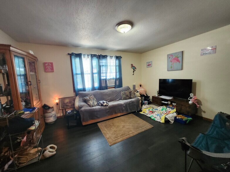 More Photos Of 204 3rd St SW, Rake Apartments For Sale