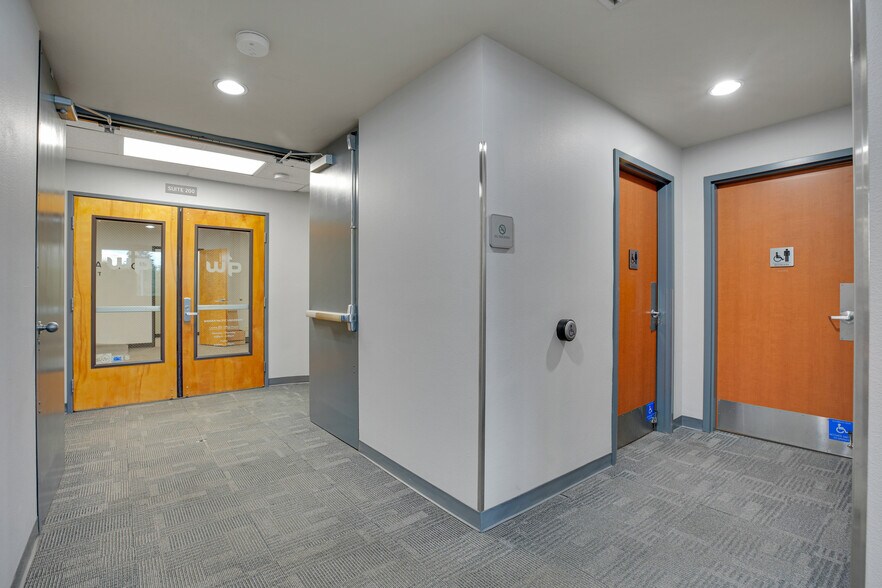 More Photos Of 2600 SE 98th Ave, Portland Office For Sale