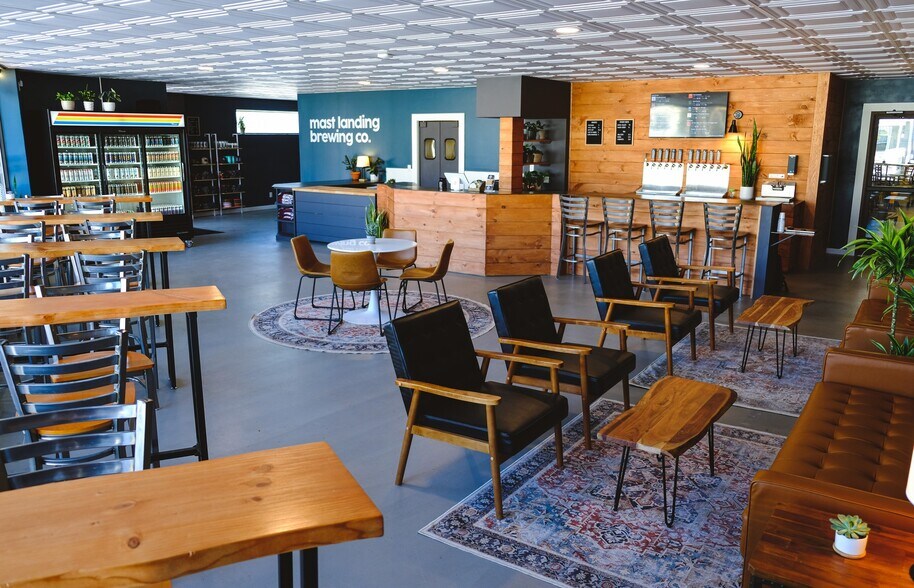 More Photos Of 185 Cottage Rd, South Portland Restaurant For Lease