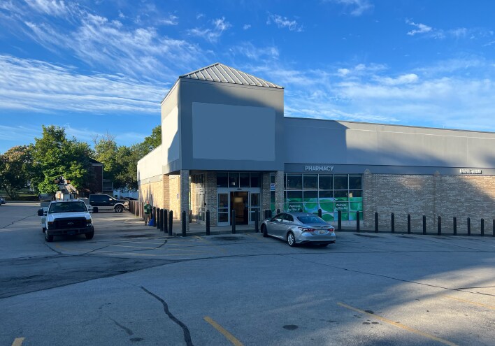 Primary Photo Of 421 N High St, Hillsboro Drugstore For Lease