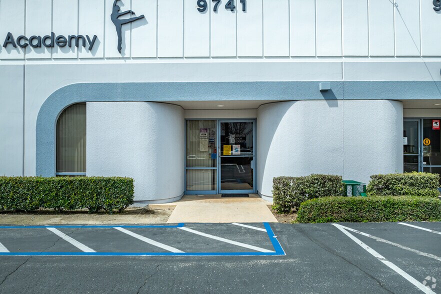 More Photos Of 9741-9803 Independence Ave, Chatsworth Manufacturing For Lease