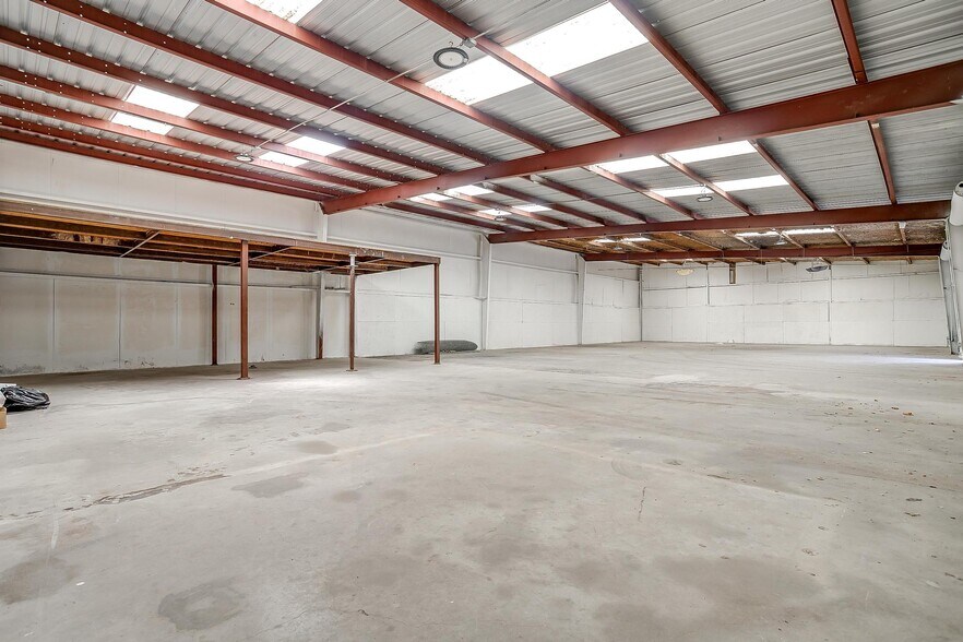 More Photos Of 117 Roberts Cut Off Rd, Fort Worth Warehouse For Sale