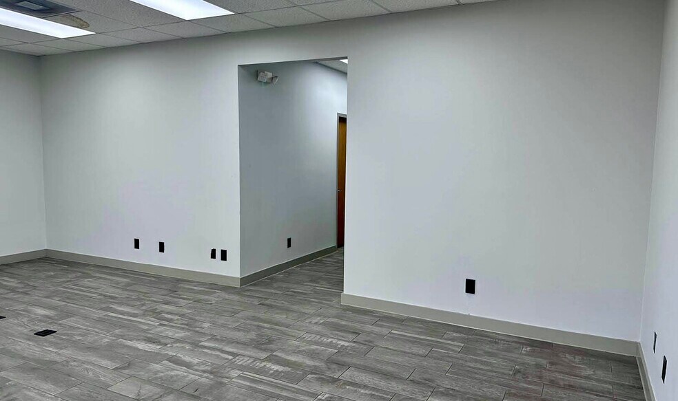 More Photos Of 1629 World Trade Center Loop, Laredo Distribution For Lease