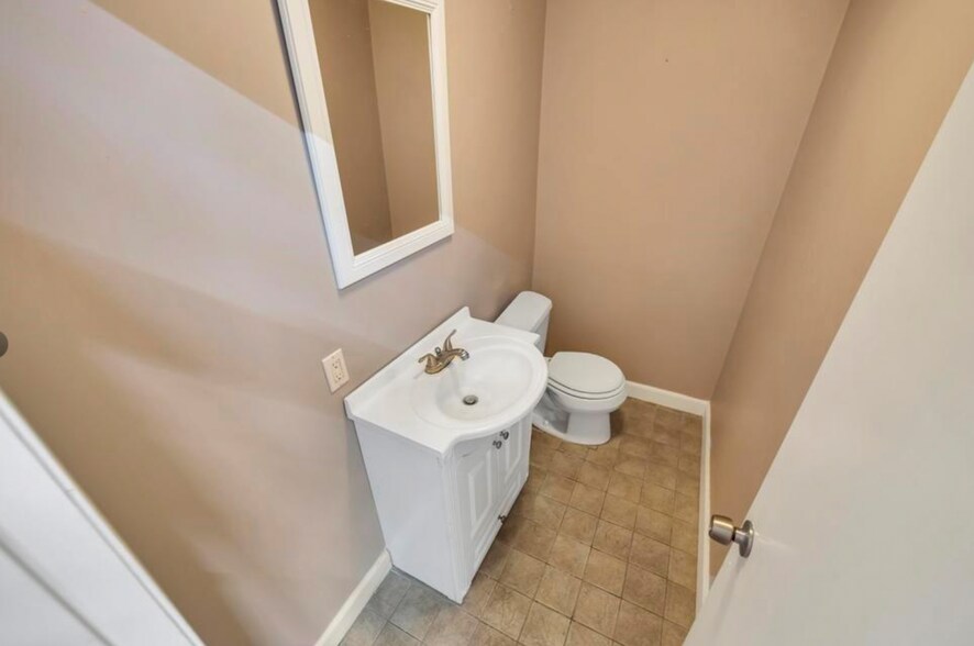 More Photos Of 600 Hicksville Rd, Bethpage Medical For Sale