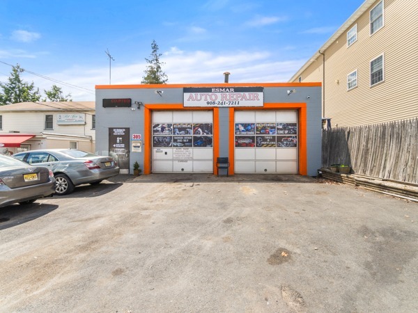 More Photos Of 305 S Michigan Ave, Kenilworth Industrial For Sale