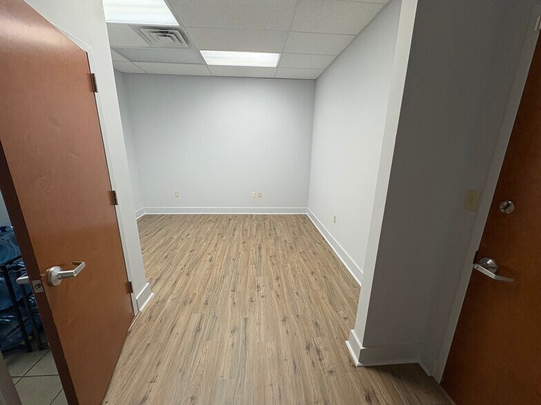 More Photos Of 913 Ridgebrook Rd, Sparks Medical For Sale