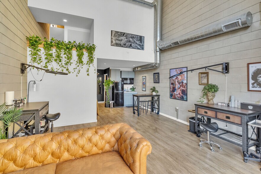 More Photos Of 2487 Kettner Blvd, San Diego Office For Sale