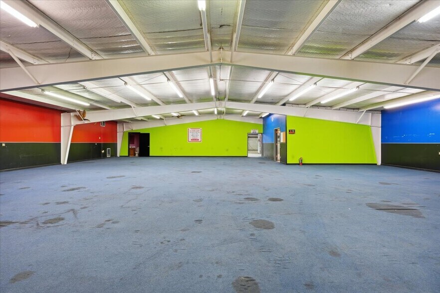 More Photos Of 3118 E Slaton Hwy, Lubbock Showroom For Sale