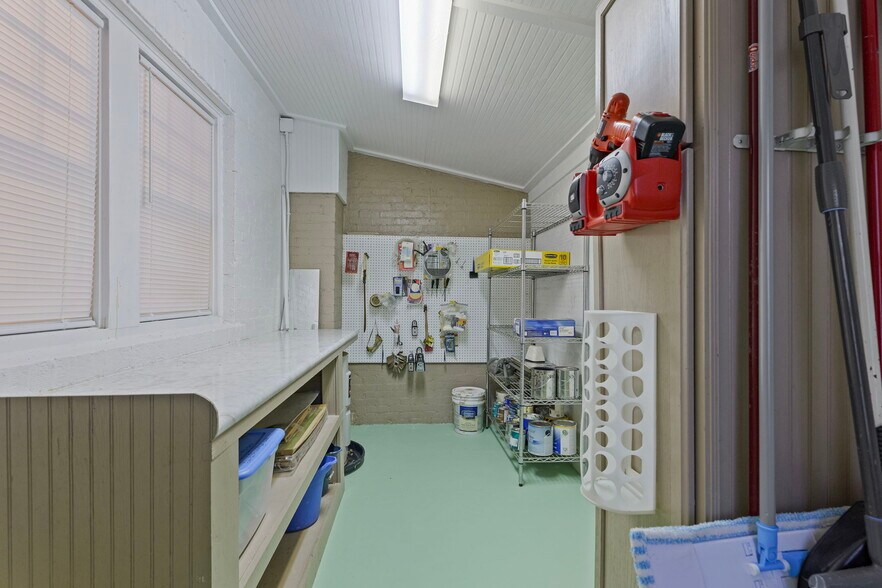More Photos Of 310 S Clinton Ave, Dunn Medical For Sale